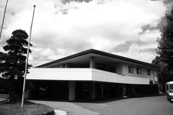 2505_ ゴルフ批評club_house.jpg